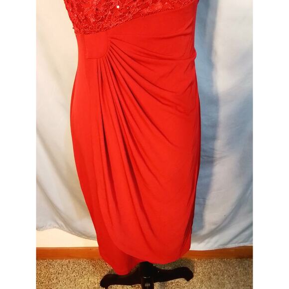 Connected Red dress - Picture 4 of 8